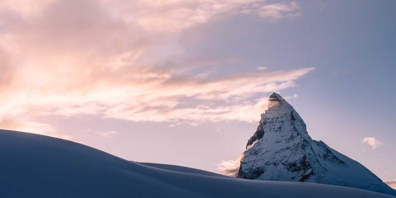 从景观亮化到精准农业:植物工厂LED补光方案的光谱密码与智能控制