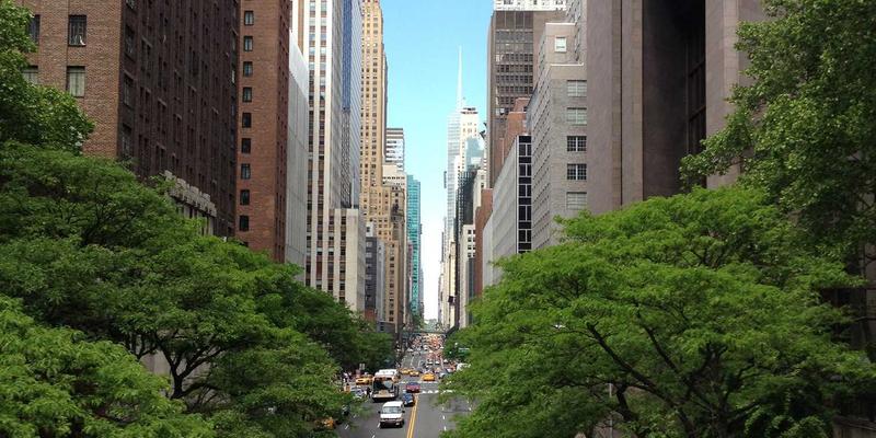 智慧之光,安全之盾:LED在应急疏散照明中的智能集成与可靠性革命